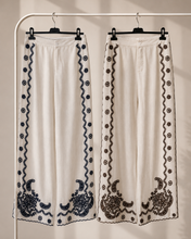 Carica l'immagine nel visualizzatore di Gallery, Pantalone Ricamato