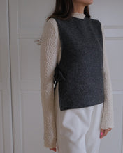 Carica l'immagine nel visualizzatore di Gallery, Gilet Fiocchi