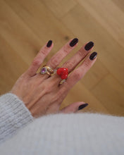 Carica l'immagine nel visualizzatore di Gallery, Glass Ring Cuore