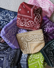Carica l'immagine nel visualizzatore di Gallery, Pochette Bandana