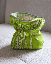 Carica l'immagine nel visualizzatore di Gallery, Pochette Bandana