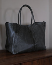 Carica l'immagine nel visualizzatore di Gallery, Maxi Bag in Pelle