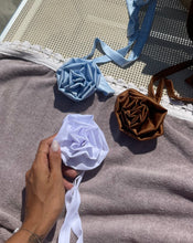 Carica l'immagine nel visualizzatore di Gallery, Roselline Necklace