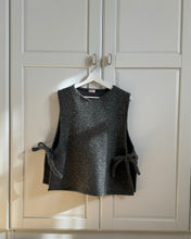 Carica l'immagine nel visualizzatore di Gallery, Gilet Fiocchi