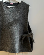 Carica l'immagine nel visualizzatore di Gallery, Gilet Fiocchi