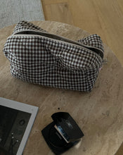 Carica l'immagine nel visualizzatore di Gallery, Beauty-Case Vichy