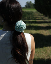 Carica l'immagine nel visualizzatore di Gallery, Roselline Necklace