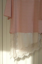 Carica l'immagine nel visualizzatore di Gallery, T-shirt Romantica
