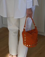 Carica l'immagine nel visualizzatore di Gallery, Suede Bucket Bag