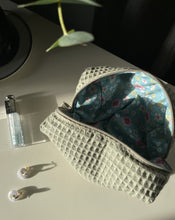 Carica l'immagine nel visualizzatore di Gallery, Beauty-Case Nido d'Ape