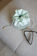 Carica l&#39;immagine nel visualizzatore di Gallery, Pochette Satin
