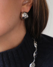 Carica l&#39;immagine nel visualizzatore di Gallery, Silver Balls Earrings
