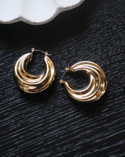Carica l&#39;immagine nel visualizzatore di Gallery, Mezza Luna Earrings
