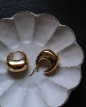 Carica l&#39;immagine nel visualizzatore di Gallery, Bubble Nugget Earrings
