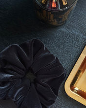 Carica l&#39;immagine nel visualizzatore di Gallery, Scrunchies in Velluto
