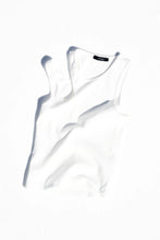 Carica l'immagine nel visualizzatore di Gallery, Top Cut Out
