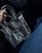 Carica l'immagine nel visualizzatore di Gallery, Pochette Snake
