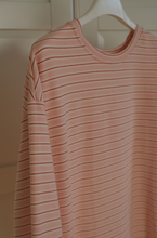 Carica l'immagine nel visualizzatore di Gallery, T-shirt Romantica
