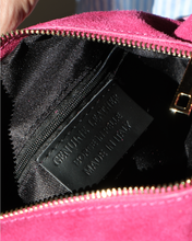 Carica l'immagine nel visualizzatore di Gallery, Suede Bucket Bag
