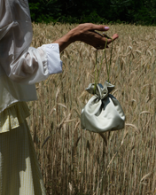 Carica l'immagine nel visualizzatore di Gallery, Pochette Satin
