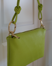 Carica l'immagine nel visualizzatore di Gallery, Pochette in Pelle
