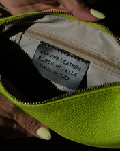 Carica l'immagine nel visualizzatore di Gallery, Pochette in Pelle
