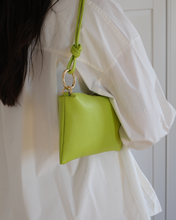 Carica l'immagine nel visualizzatore di Gallery, Pochette in Pelle
