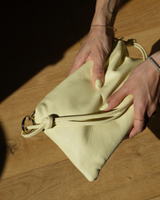 Carica l'immagine nel visualizzatore di Gallery, Pochette in Pelle
