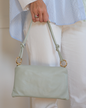 Carica l'immagine nel visualizzatore di Gallery, Pochette in Pelle
